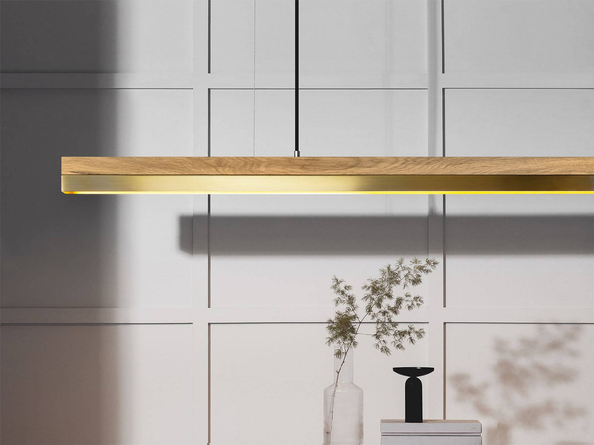 Gantlights C3 o/n LED-Pendelleuchte 182cm dimmbar mit Eichenholz und oxidiertem Kupfer.