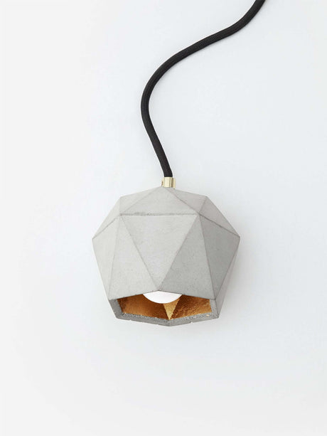 Gantlights T2-Up Tischlampe Beton - geometrische Tischlampe aus Beton mit innenliegender goldener Beschichtung.