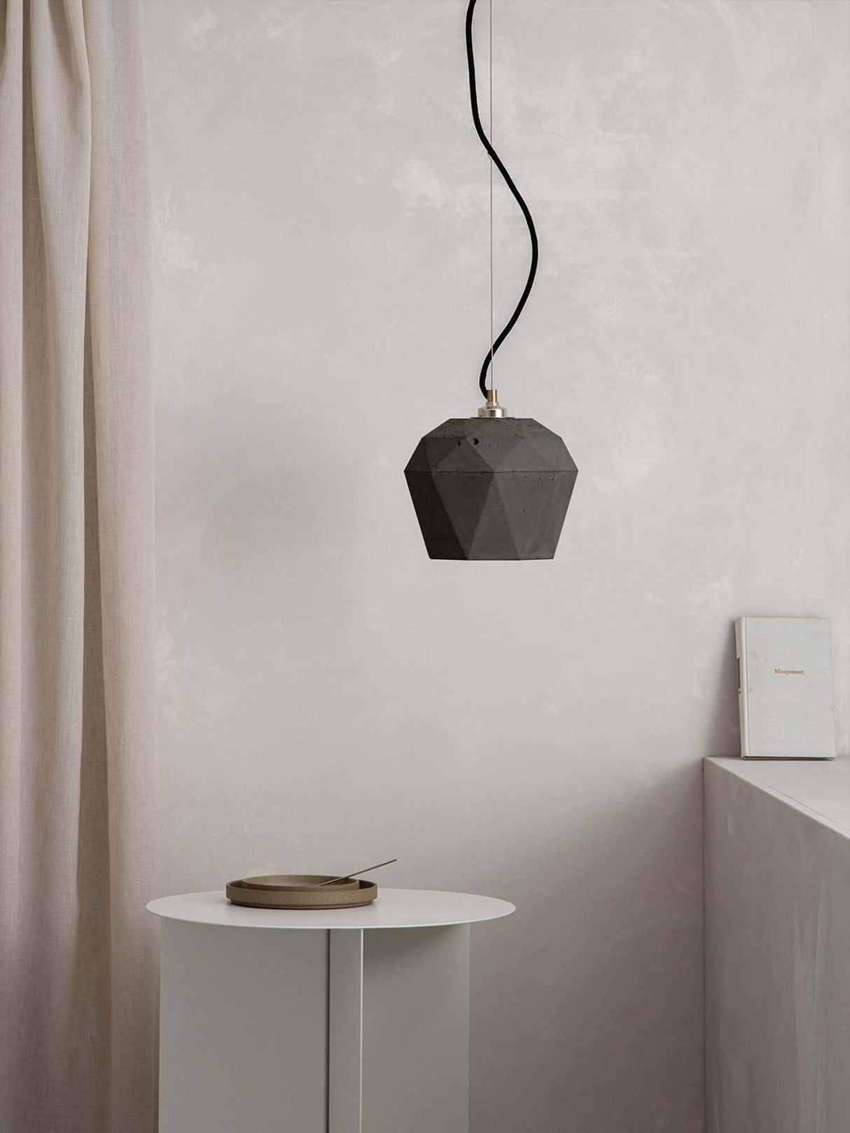Gantlights T3 Hängelampe aus Beton, handgefertigte Pendelleuchte in geometrischem Design.