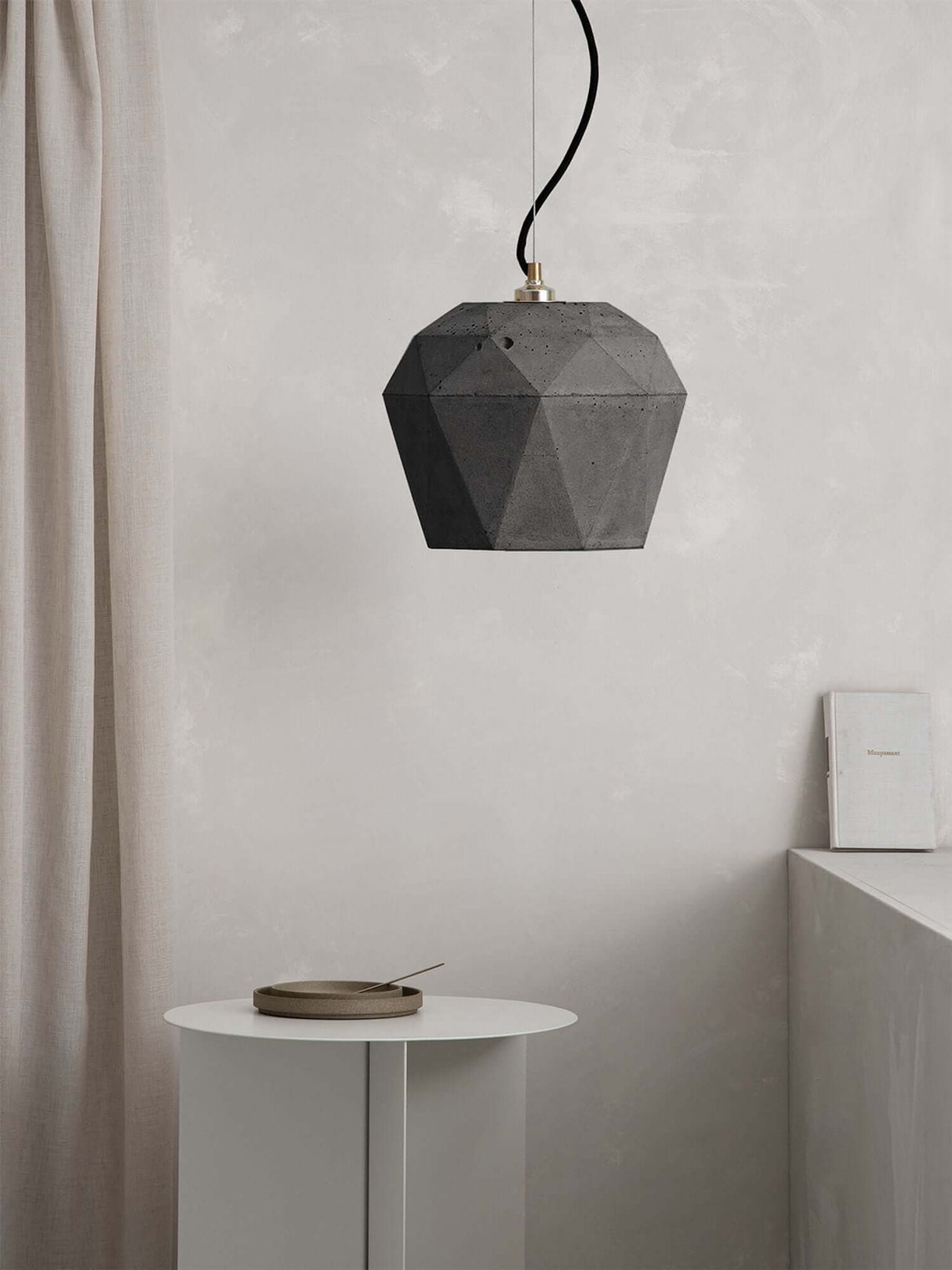 Gantlights T4 Hängeleuchte Beton im minimalistischen Design mit geometri- schen Formen und hochwertigem Beton.
