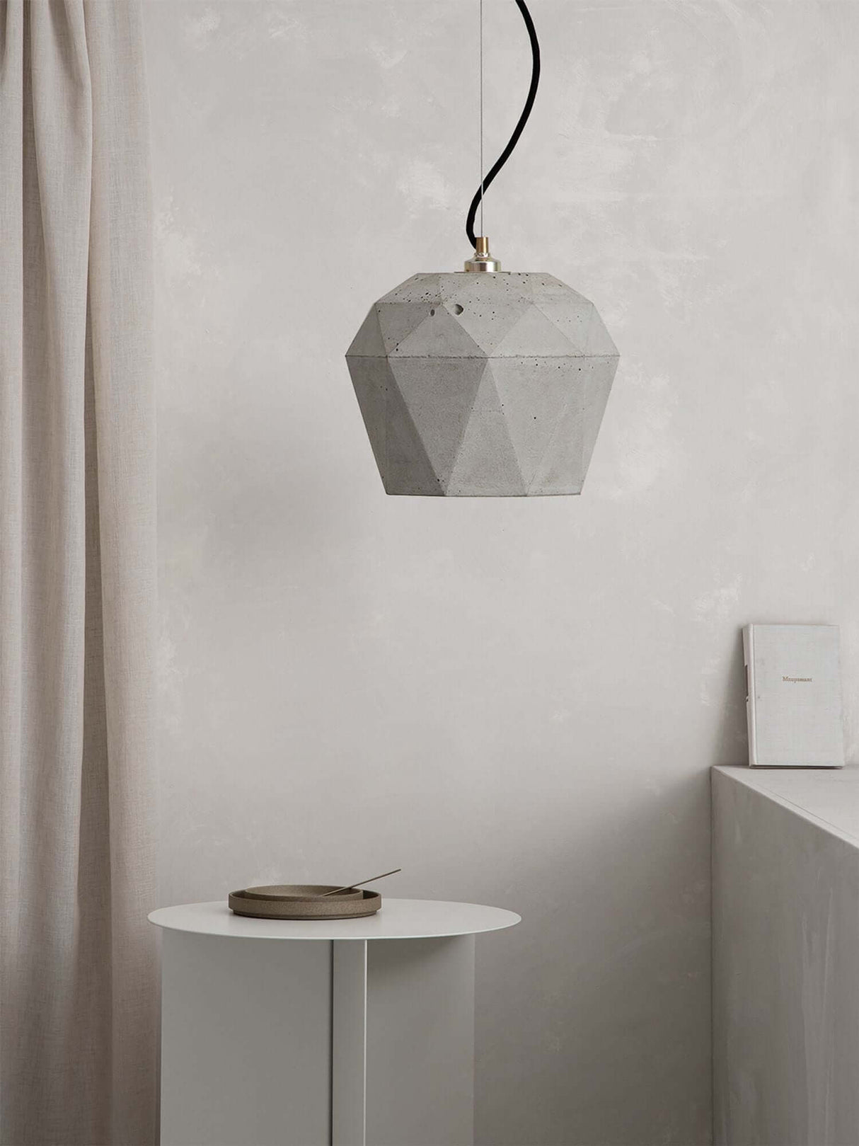Gantlights T4 Hängeleuchte Beton in minimalistischem Design, handgefertigt aus hochwertigem Beton.