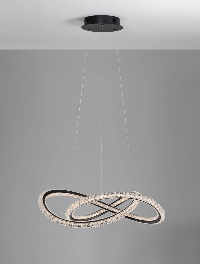 Ginevra LED Pendelleuchte Verknotet Ø 58cm 3000K Schwarz über einem grauen Hintergrund