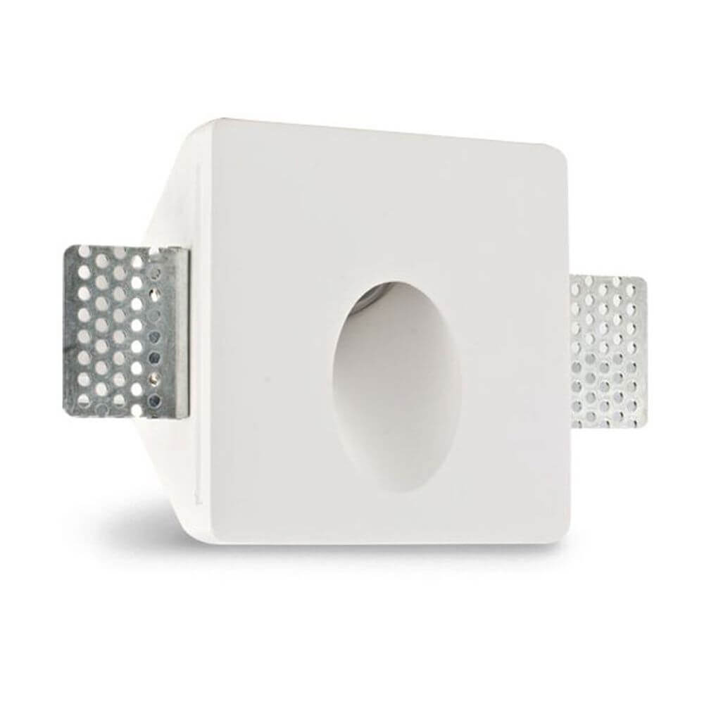 Quadratischer Gips-Einbaustrahler 10x10cm mit Metallhalterungen, ideal für die individuelle Farbgestaltung.