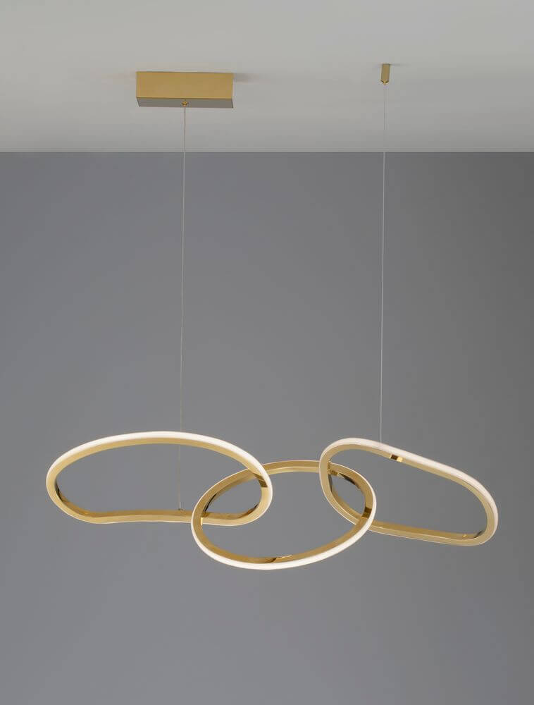 Girish LED Pendelleuchte 3-flammig 3000K Gold mit elegantem Design und drei Ringen für stilvolle Beleuchtung.