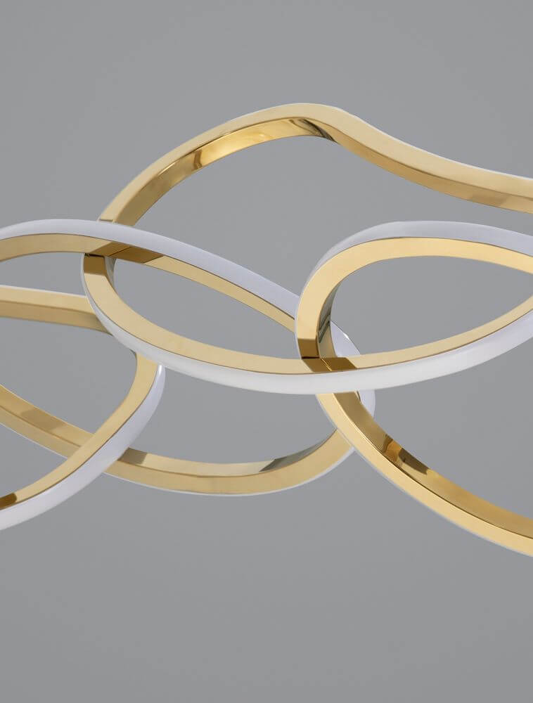 Girish LED Pendelleuchte 4-flammig 3000K Gold mit organisch geformten Ringen in edlem Gold.