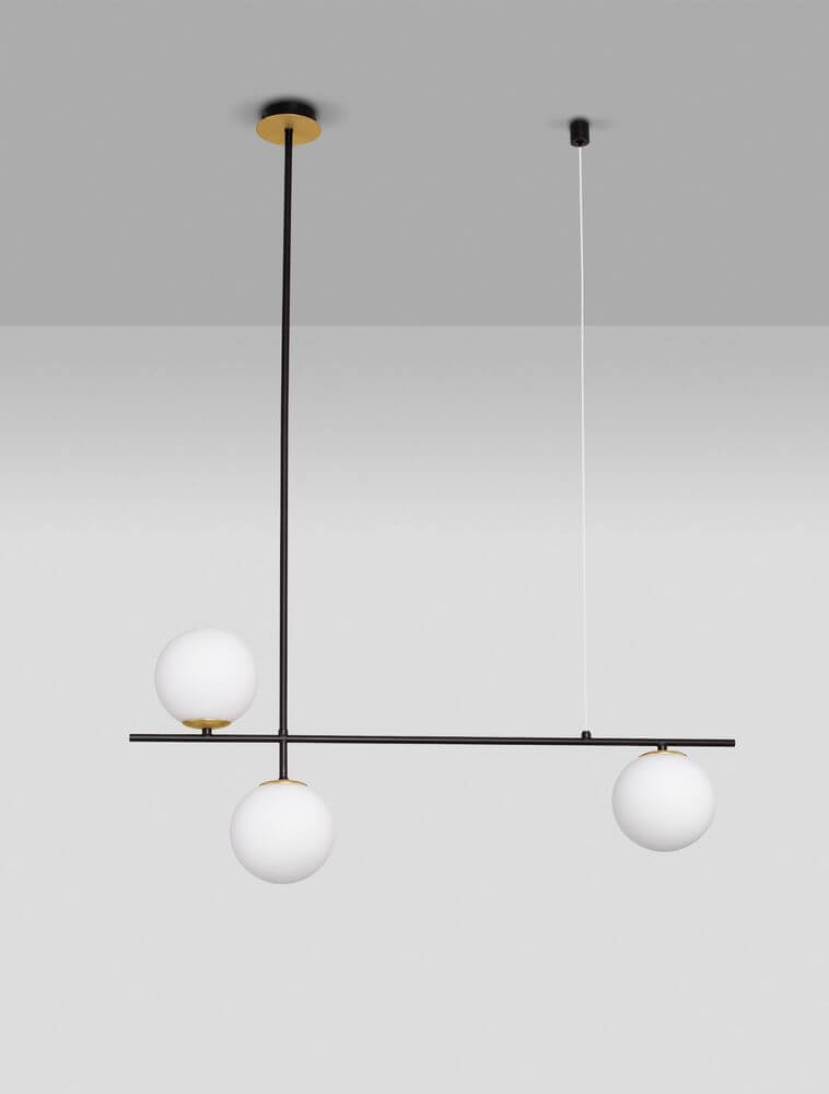 Git Pendelleuchte 2-flammig Gold, Weiß, Schwarz - moderne Lampe mit opalweißen Glaskugeln und goldfarbenem Metallrahmen.