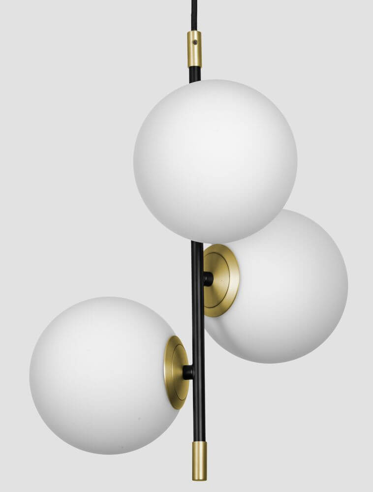 Git Pendelleuchte 3-flammig Ø 33cm Gold, Weiß, Schwarz über einem neutralen Hintergrund.