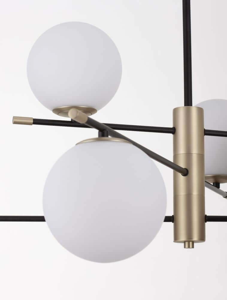 Git Pendelleuchte 6-flammig Ø 100cm Gold, Weiß, Schwarz mit opalen Glaskugeln und modernem Metallgestell.