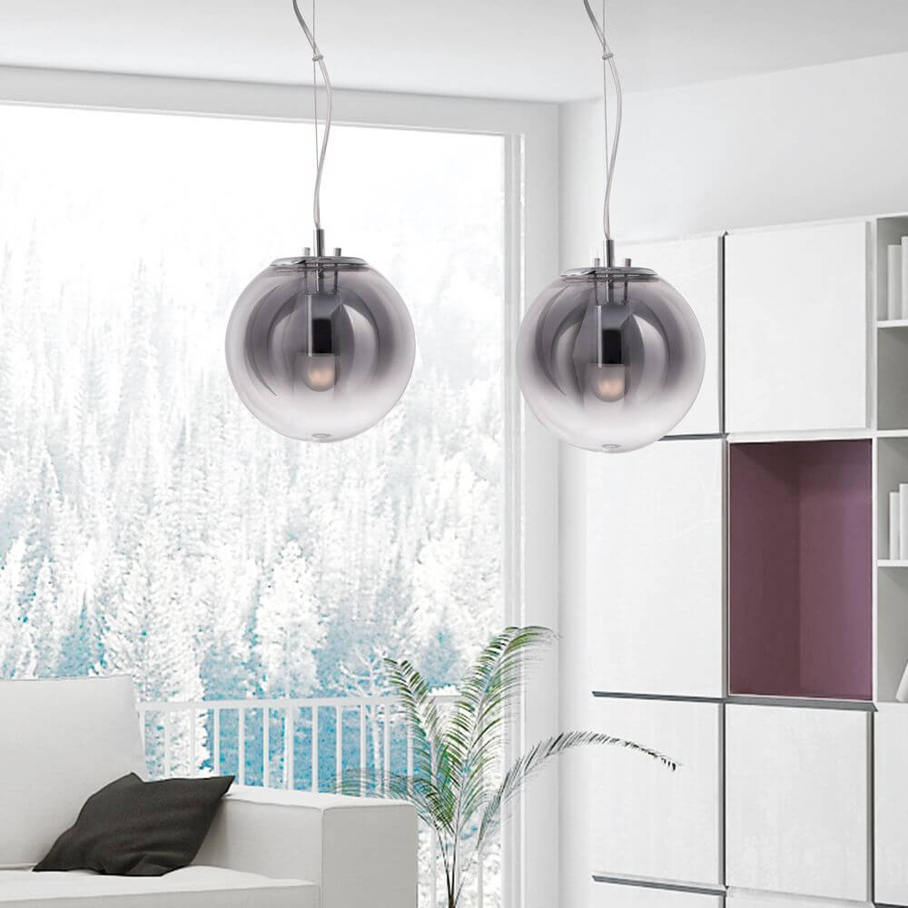Glas Hängekugel Arabela Ø 20cm Rauchglas in modernem Wohnraum mit hellem Winterausblick