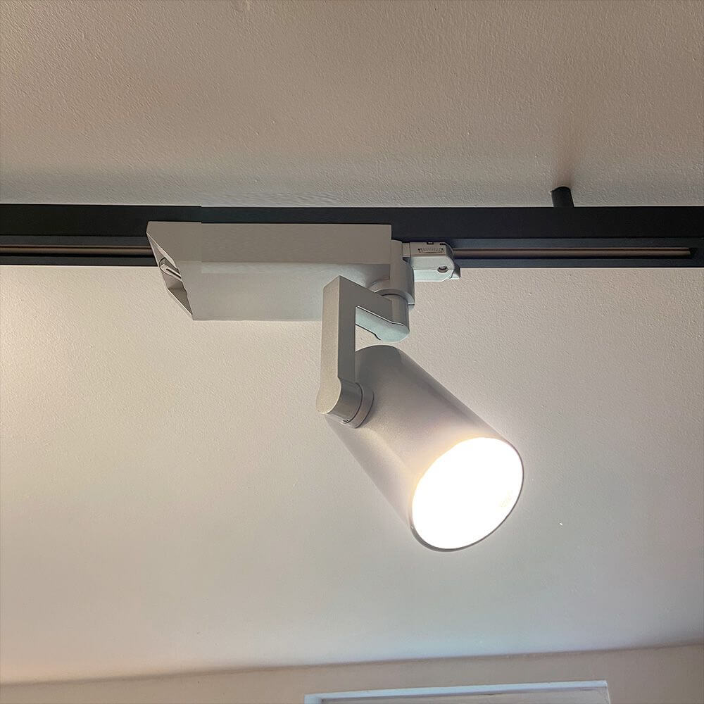Golo 3-Phasen Power-LED Schienenstrahler für optimale Ausleuchtung, 2500lm und hoher CRI.