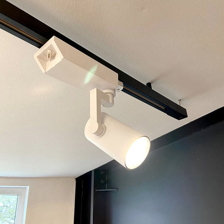 Golo 3-Phasen Power-LED Schienenstrahler in Weiß, dreh- und schwenkbar, ideal für Ausstellungsräume und Schaufenster.