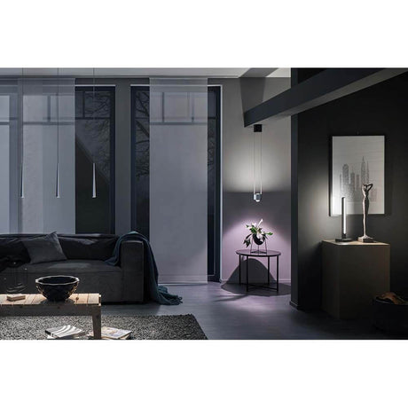 Suspension Gutta LED 3x7W aluminium brossé dans un salon moderne avec un design élégant et une lumière chaleureuse.