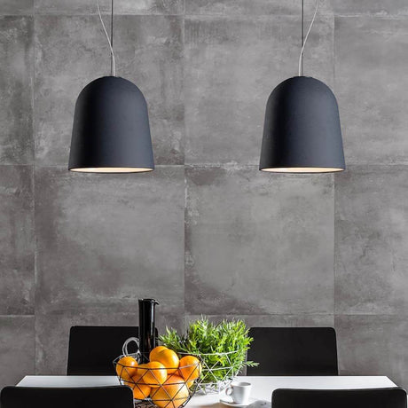 Casablanca Hängelampe Clavio M 2-flammig über einem Tisch mit Obst und Pflanzen im modernen Design.