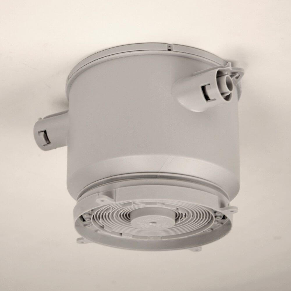 HaloX-o Einbaugehäuse in Grau für Halogenleuchten, mit variabel ausschneidbarem Deckel und Rohranschlüssen.