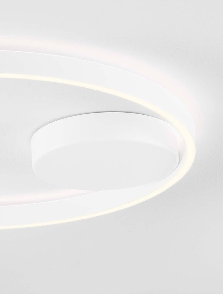 Hedra Deckenleuchte 2-flammig Ø 60cm 3000K in elegantem Design mit weißen LED-Rahmen und flachem Profil.