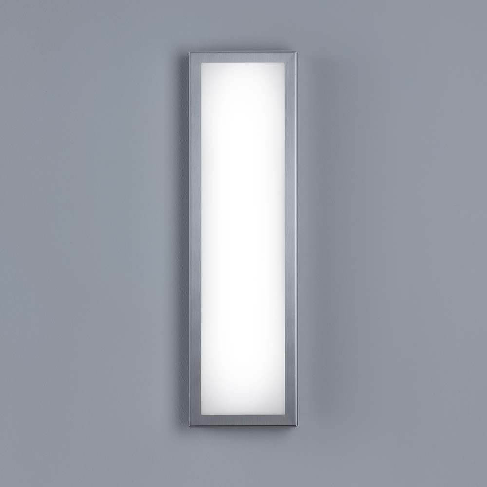 LED Wandaussenleuchte Scala IP44 Edelstahl in eleganter, moderner Ausführung an grauem Wandhintergrund.