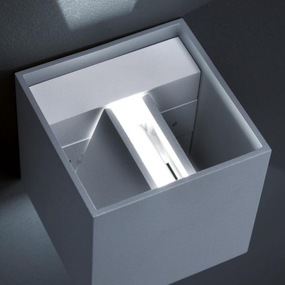 LED Außen-Wandlampe Siri 44 - L IP54 Nickel-Matt, modernes Design mit heller LED-Beleuchtung.