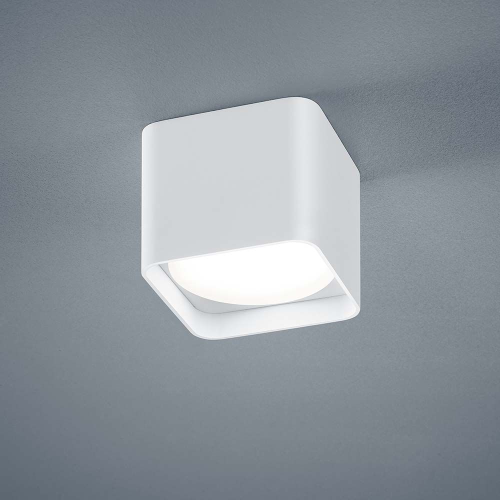 LED Deckenleuchte Dora Weiß an der Decke, modernes und elegantes Design in Weiß.