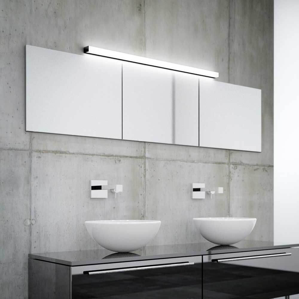 LED Spiegellampe Lado 120cm 2080lm Chrom Warmweiß über zwei Waschbecken in modernem Badezimmer.