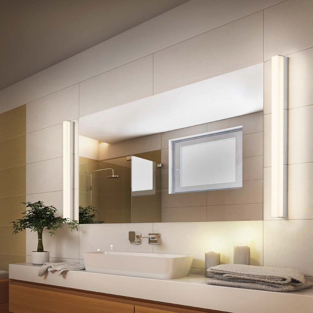 Moderne Badezimmeransicht mit Lado Spiegelleuchte 60cm, warmweißem Licht und stilvollem Chrom-Design.