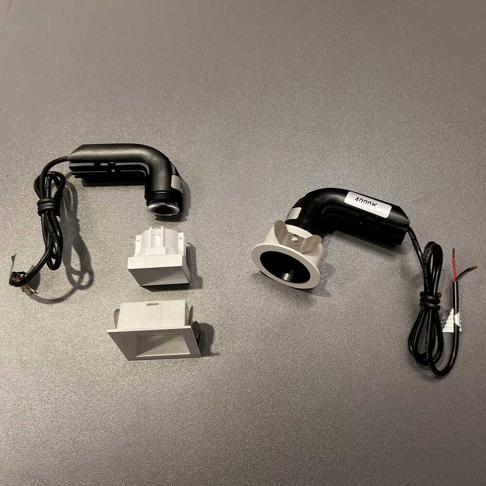 Mini LED Einbaustrahler PIC eckig von Helestra mit Kabel, kaltes und warmes Licht, modern und minimalistisch.