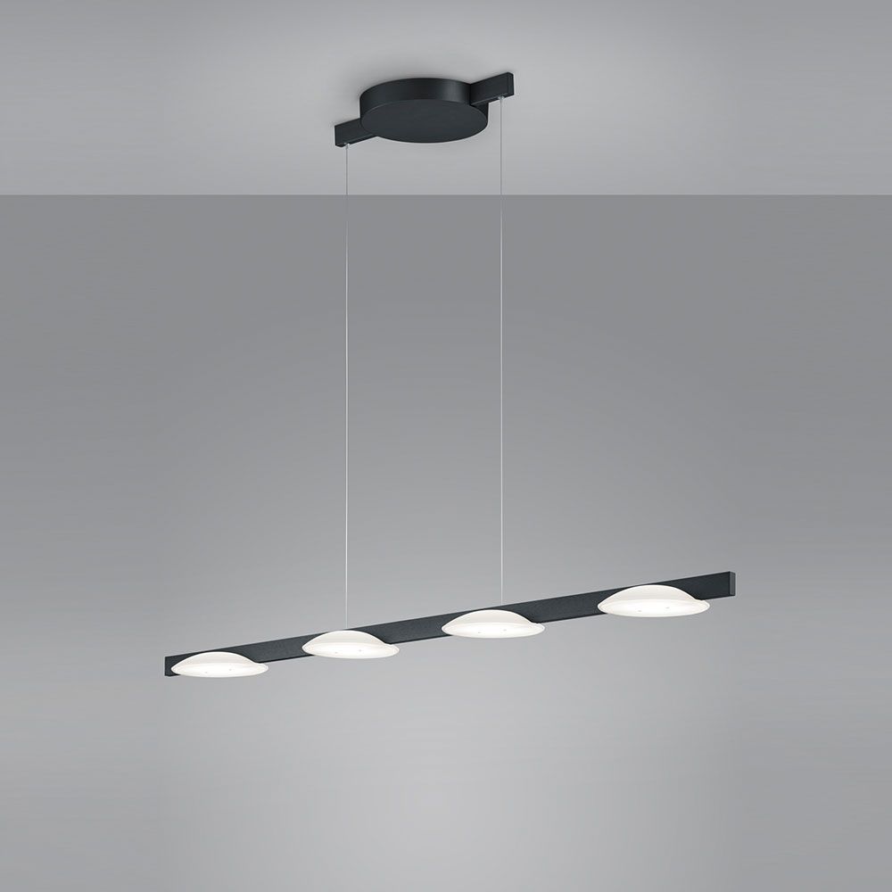 LED Pendellampe Pole Schwarz mit vier Leuchten, ideal für Esstische und Konferenzräume.