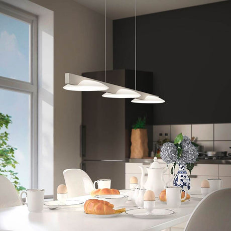 LED Suspension Pole Nickel-Matt au-dessus d'une table à manger dans un environnement de cuisine moderne.