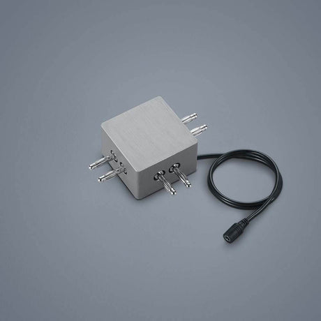 Connecteur en T avec entrée de câble Vigo Nickel mat sur fond gris, aspect métallique.