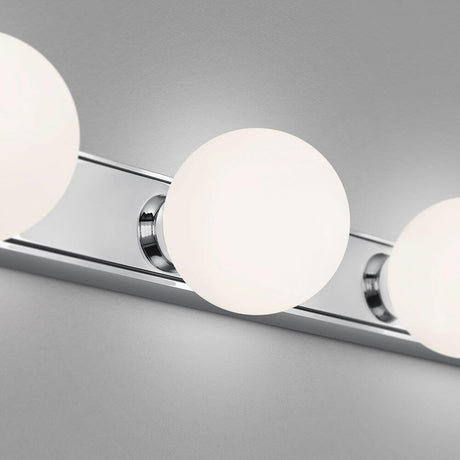 LED Bad-Wandlampe Lis 4-flammig Chrom mit satiniertem Opalglas und stylischem Chromdesign