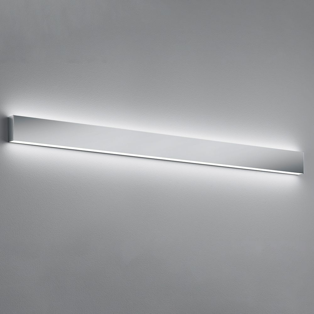 LED Wandleuchte Vis IP44 Chrom an einer Wand montiert, ideal für Badezimmer und Eingangsbereiche.