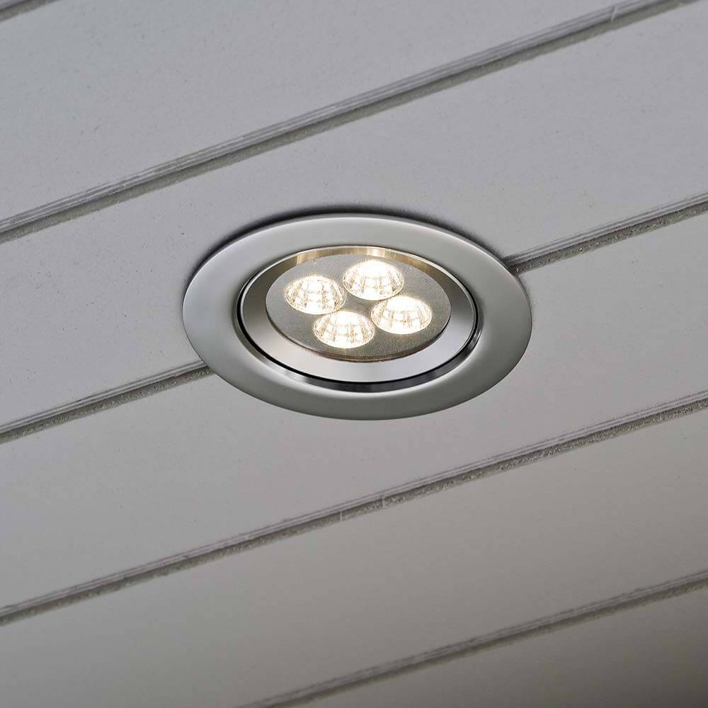 High Power LED Deckeneinbaustrahler mit modernem Design und effizienter Beleuchtung.