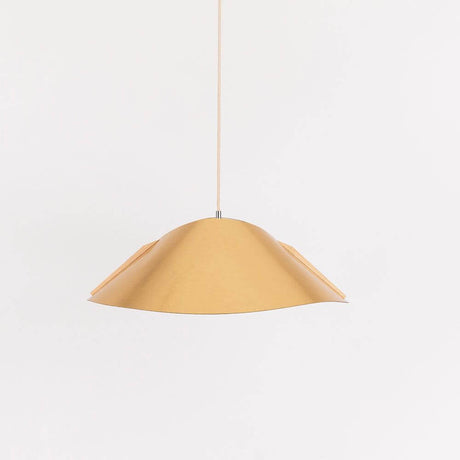 Holz Hängelampe mit Schirm Ø 62cm Konisch in goldener Farbe, modernes und individuelles Design.