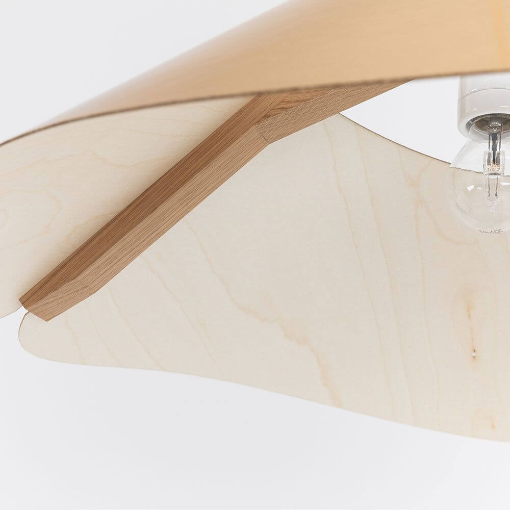 Holz Hängeleuchte mit Schirm Ø 62cm geschwungen - Detailansicht des Lampenschirms aus naturbelassenem Holz.