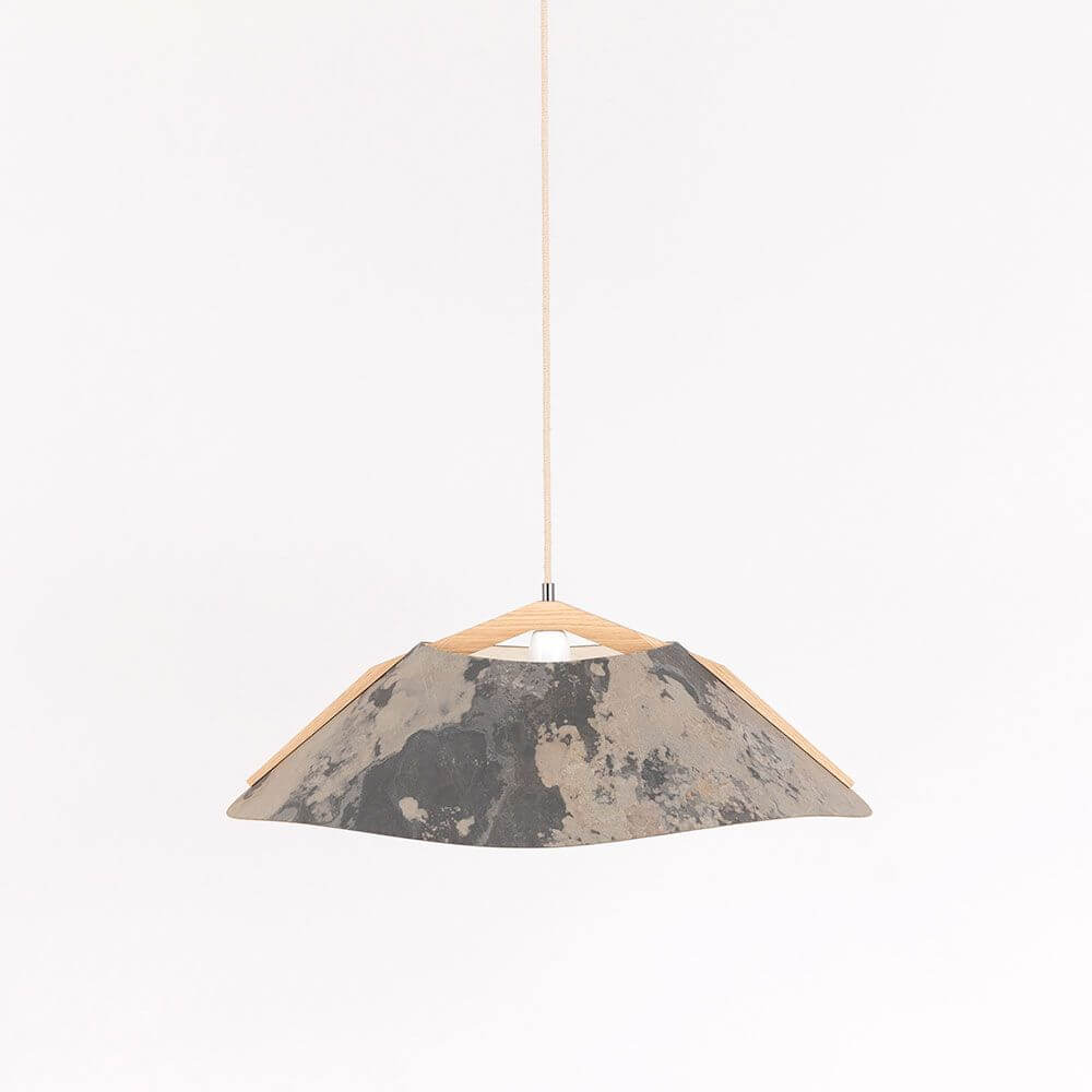 Holz Hängeleuchte mit Schirm Ø 62cm geschwungen im eleganten Design aus natürlichem Material.