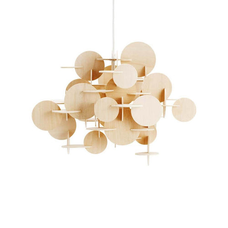 Lampa wisząca z drewna Bau S 44 cm – rzeźbiarska lampa wisząca z naturalnego drewna o geometrycznych kształtach.