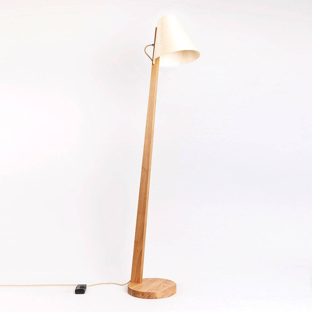 Holz Stehleuchte mit Schirm geschwungen 167cm, moderne Designlampe aus Holz mit natürlichem Lampenschirm