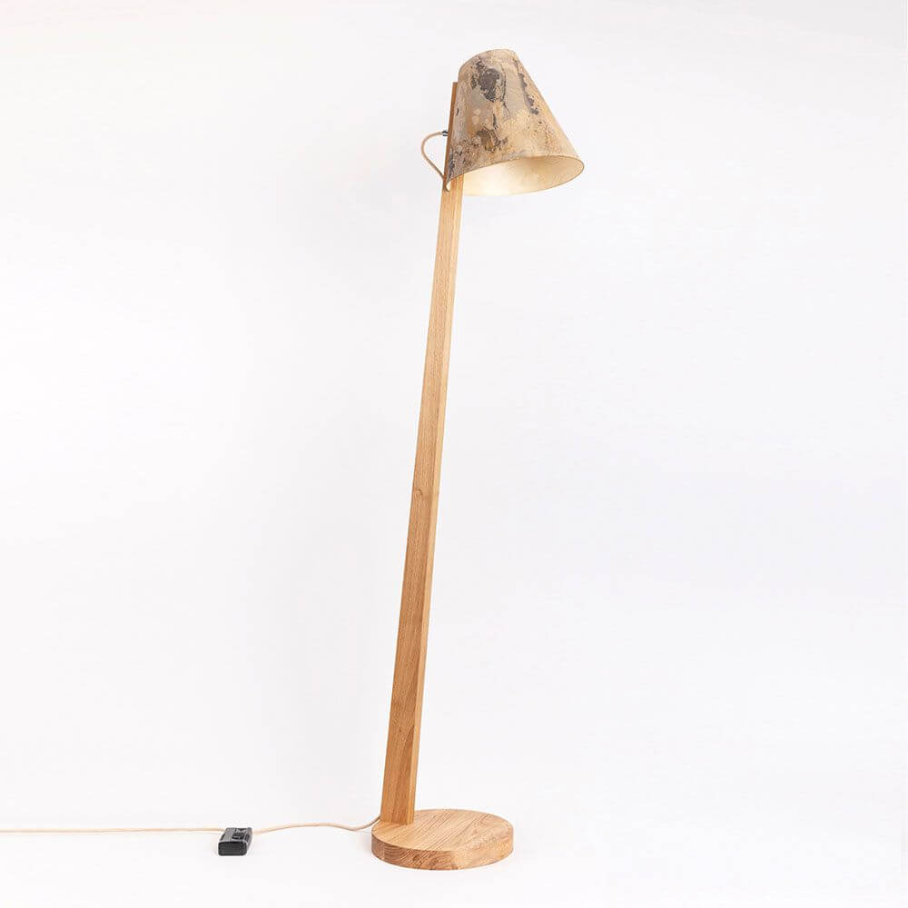 Holz Stehleuchte mit Schirm geschwungen 167cm, moderne Designlampe aus natürlichen Materialien.