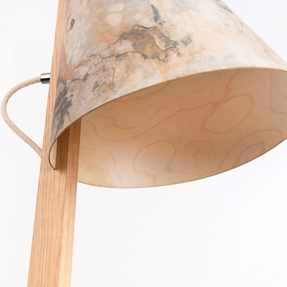 Holz Stehleuchte mit Schirm geschwungen 167cm - Detailaufnahme des Lampe Schirms aus natürlichem Material.