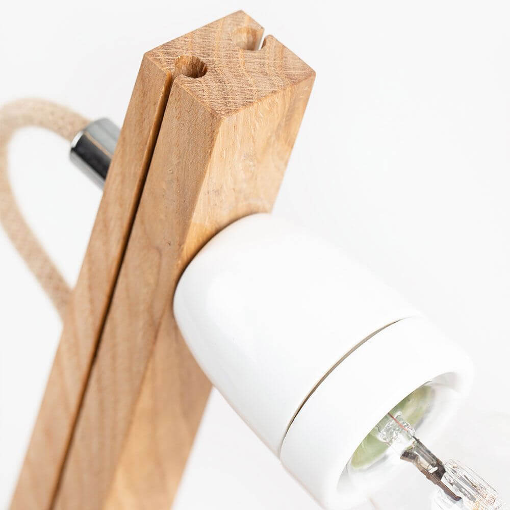 Holz Tischlampe mit Schirm Zylindrisch in natürlichem Design mit Holzsockel und Leuchtmittel.