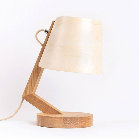 Holz Tischlampe mit Schirm Zylindrisch, aus natürlichen Materialien und modernem Design.