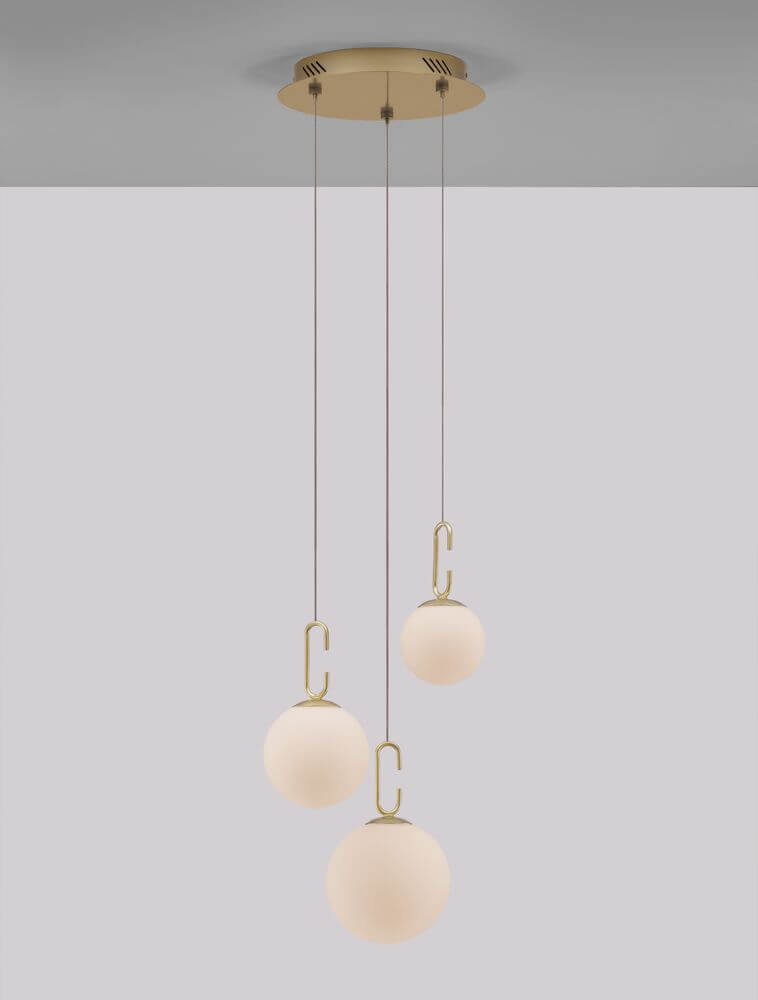 Hook LED Pendelleuchte 3-flammig Ø 39cm 3000K Gold-Gebürstet, Weiß mit drei Hängeleuchten.