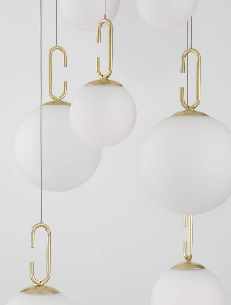 Hook LED Pendelleuchte 7-flammig Ø 56,6cm 3000K Gold-Gebürstet, Weiß in modernem Design mit Glas- und Metallschirm.