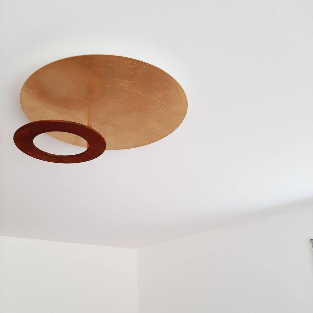 Moderne LED-Deckenleuchte Vera in Gold und Rost mit 50cm Durchmesser, dimmbar und warmweißem Licht.