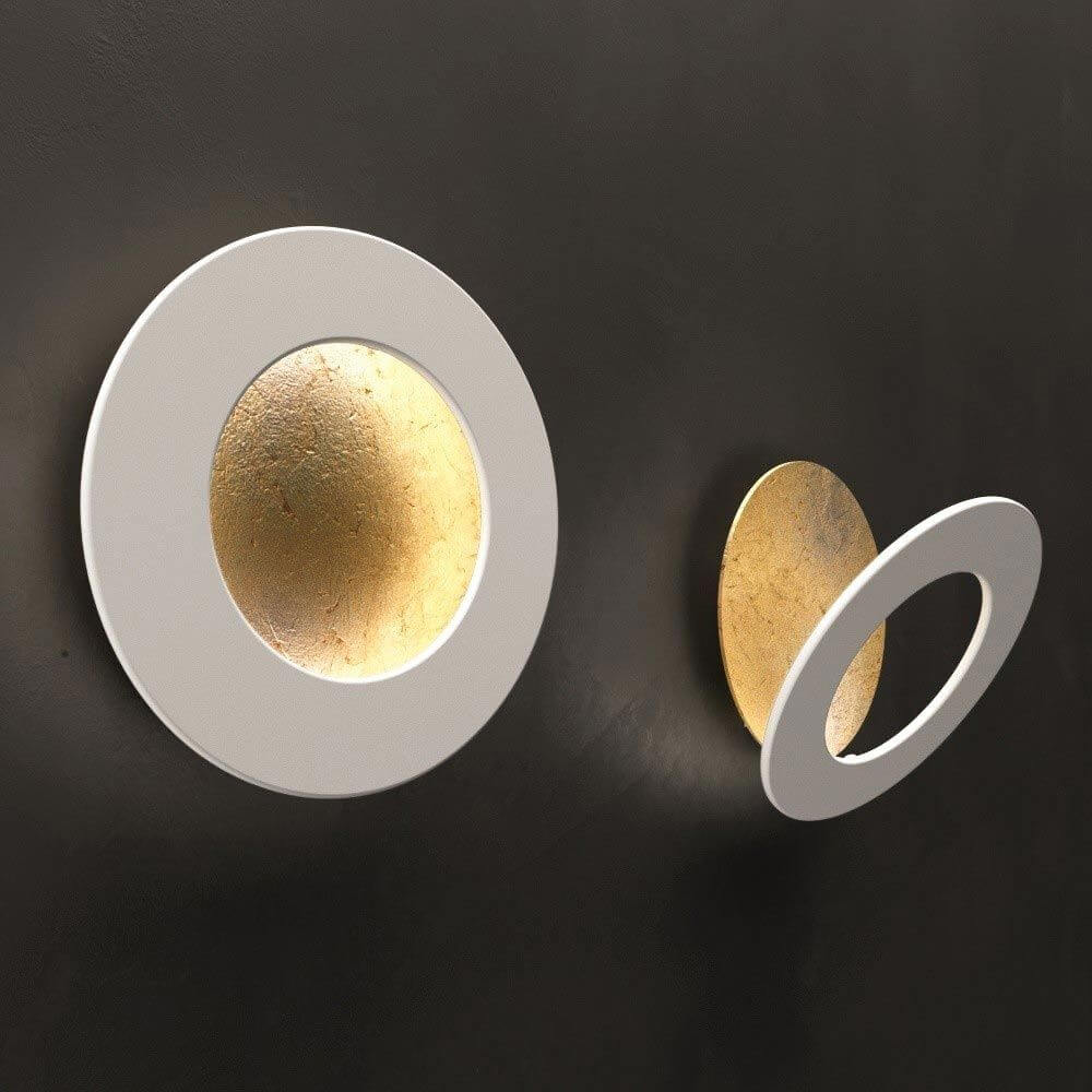 Icone LED Wandleuchte Vera in Gold und Weiß, modernes Design, dimmbar, indirektes Licht, Ø 21cm.