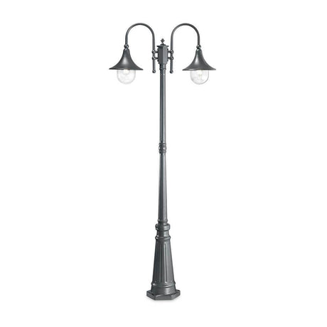 Lampe de chemin extérieure Cima à 2 lumières en métal élégant avec deux abat-jours et des ampoules claires.