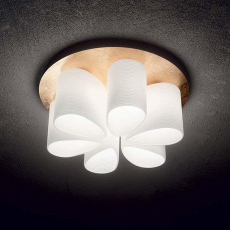 Plafonnier Daisy au design élégant et à la lumière douce pour les espaces modernes.