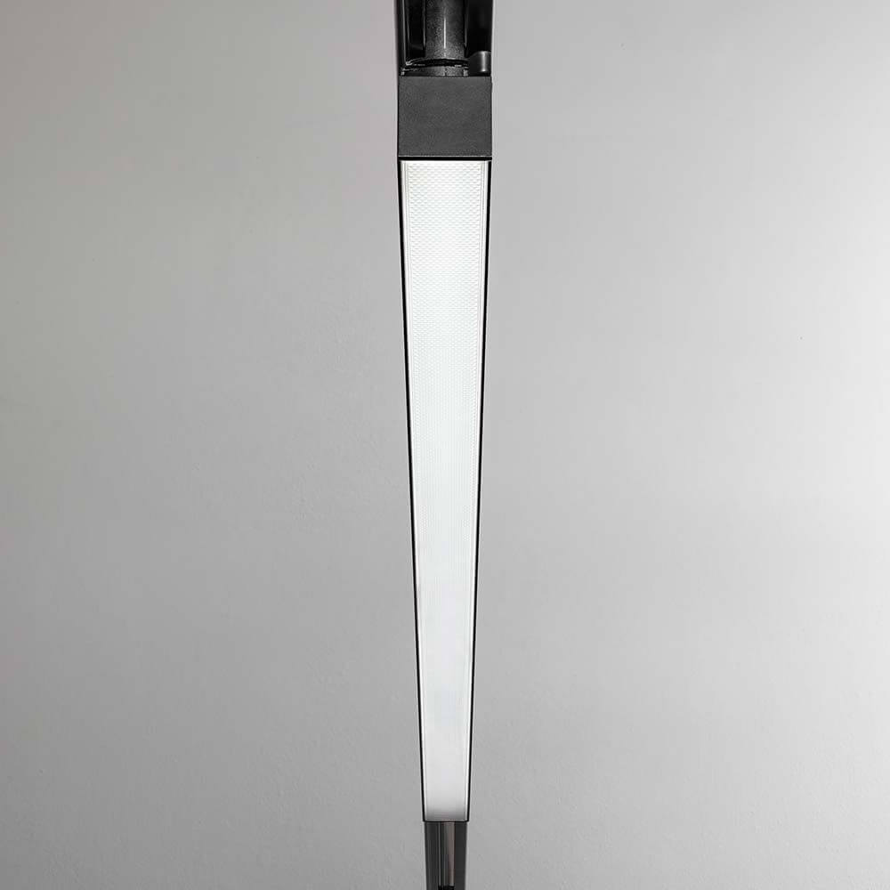 Display LED Schienen Strahler in modernem Design mit klarer Beleuchtung.