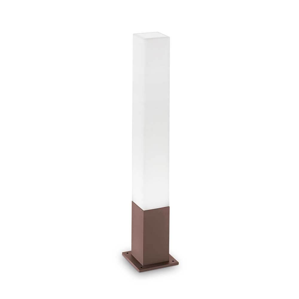 Edo Außen Pollerleuchte IP44 in modernem Design mit quadratischem, weißem Leuchtkörper und braunem Sockel.