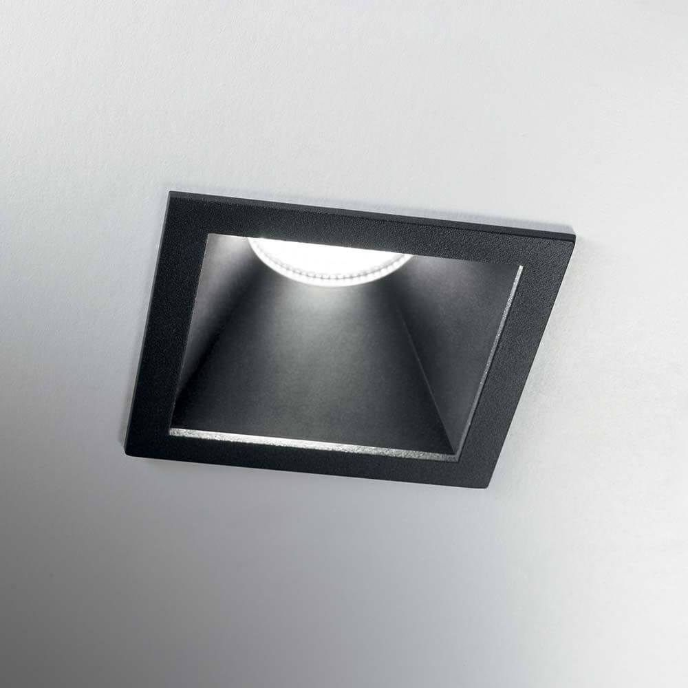 Einbaustrahler Game Square Schwarz Schwarz, quadratischer LED-Einbaustrahler mit mattschwarzer Einfassung.