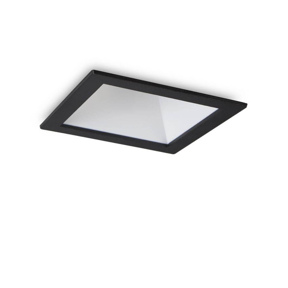 Einbaustrahler Game Square Schwarz Weiß mit quadratischer schwarzer Einfassung und mattem weißen Licht.